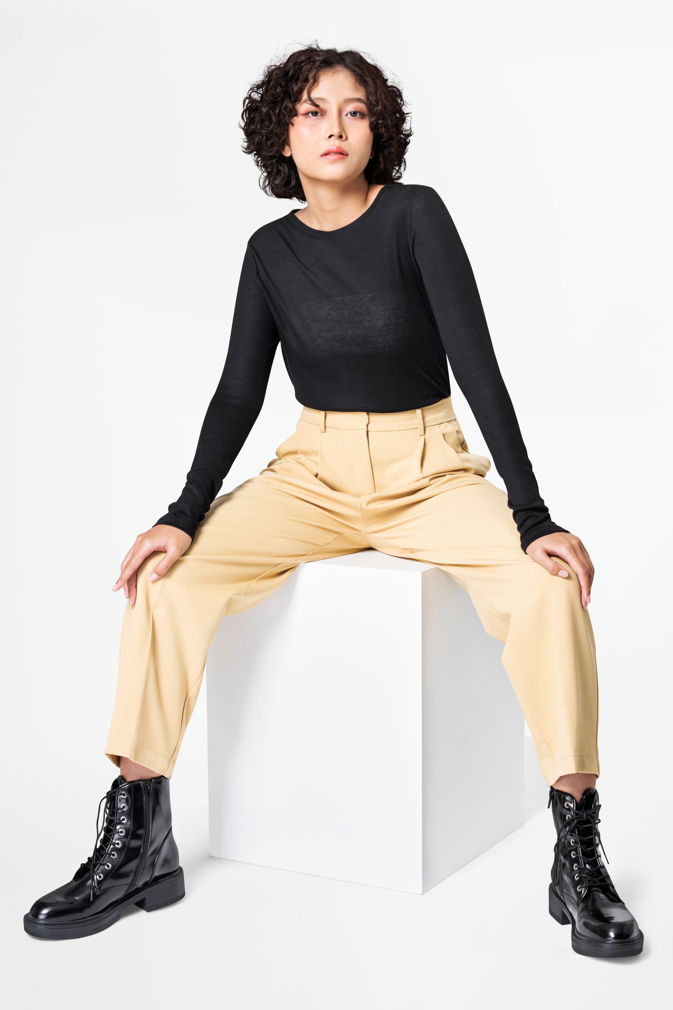 STYLISH_WOMAN_BLACK_LONG_SLEEVE_TEE_BEIGE_SLACKS_CASUAL_WEAR_FASHION_FULL_BODY